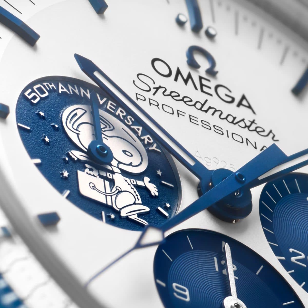 Omega Speedmaster Professional Moonwatch "Silver Snoopy Award" Steel Silver Dial 42mm